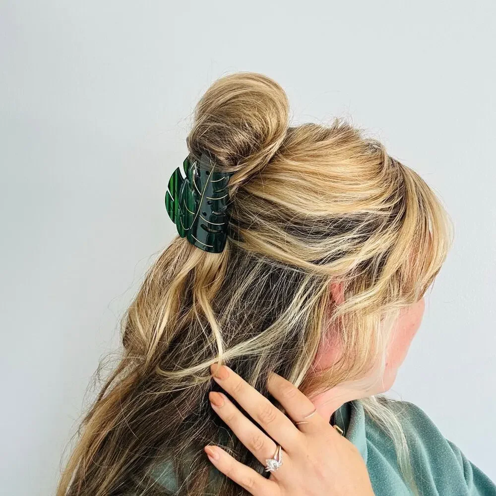 NEW ANTHROPOLOGIE Dark Green Gold Palm Monstera Leaf Plastic Hair Claw Clip